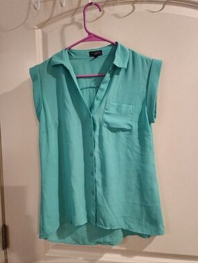 The Limited Sleeveless Button-Front Blouse in Aqua